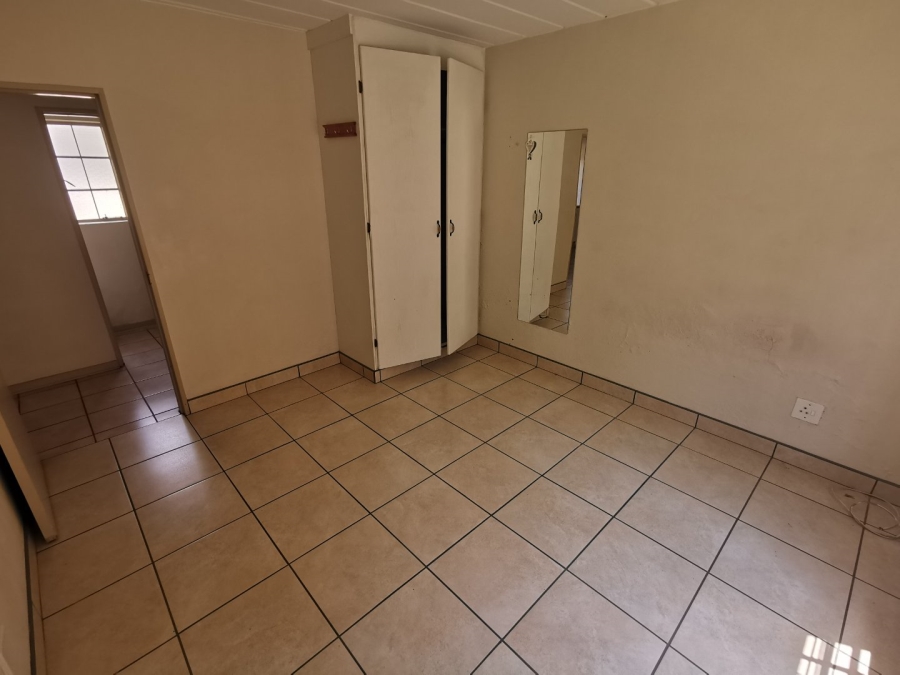 2 Bedroom Property for Sale in Kannoniers Park North West